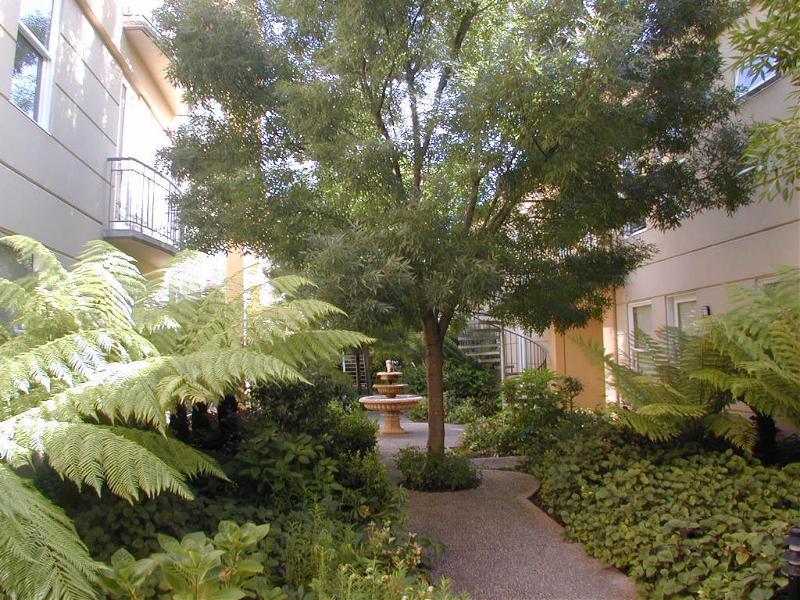 Drummond Square, 39 Rathdowne St: Discover The Lifestyle You Have Always Wanted! Picture 3