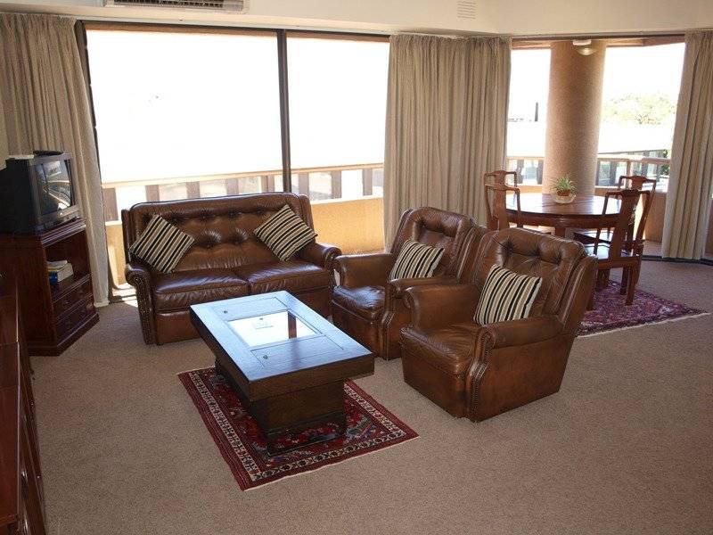 Fawkner Towers 7th floor FULLY FURNISHED, 431 St Kilda Rd: Simply Exquisite! Picture 1