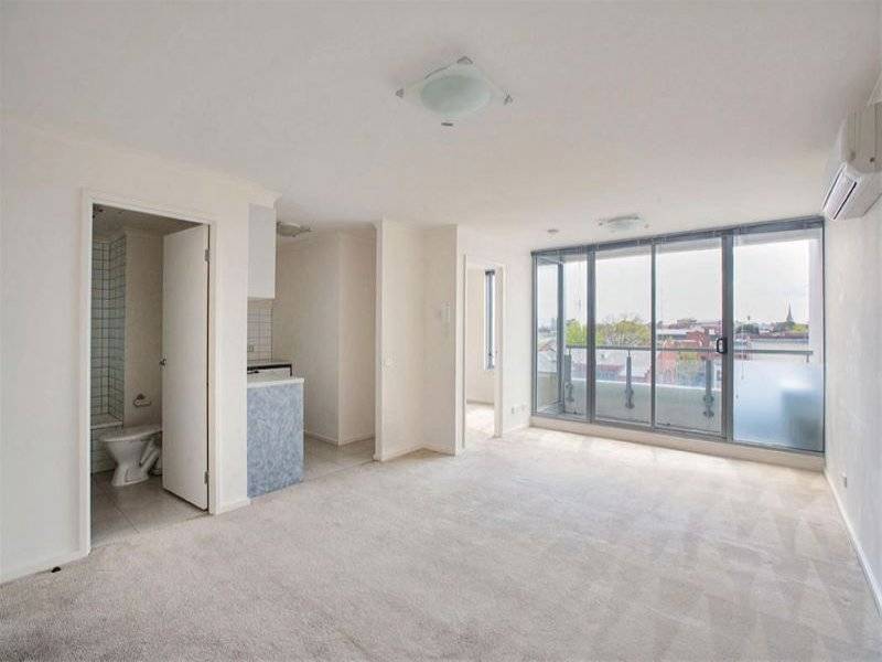 Market Square Condos 3rd floor, 118 Dudley St: Well Presented! Picture 1