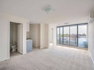 Market Square Condos 3rd floor, 118 Dudley St: Well Presented! Picture