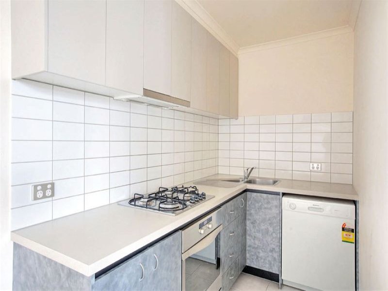 Market Square Condos 3rd floor, 118 Dudley St: Well Presented! Picture 2