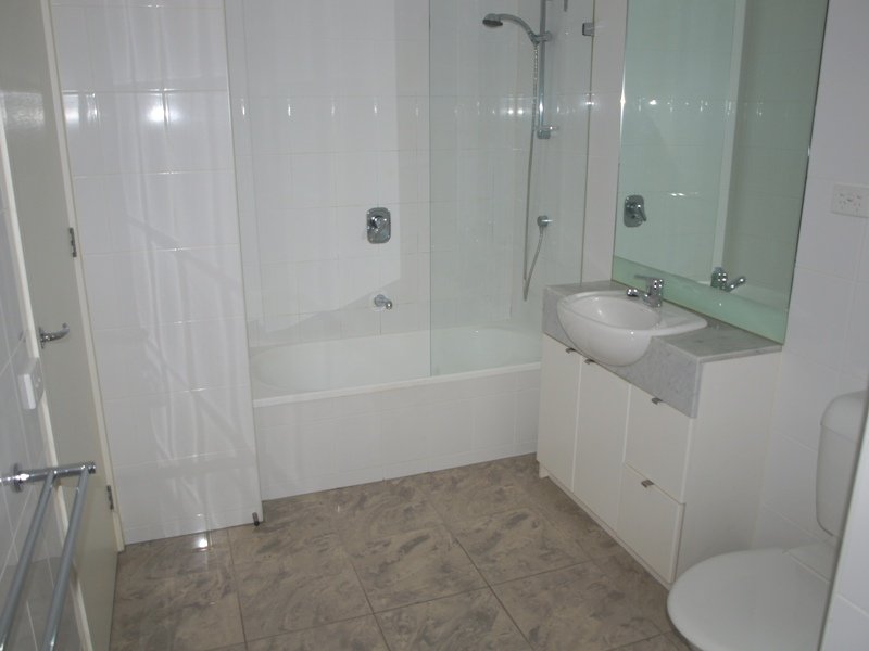 Melbourne Tower 13th floor, 173 City Rd: Functional Style! Picture 3