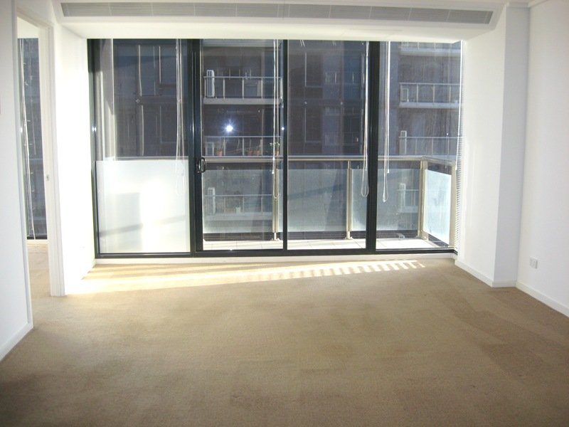 Melbourne Tower 19th floor, 173 City Rd: Central Location! Picture 2