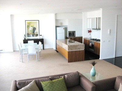 Melbourne Tower 35th floor, 173 City Rd: Outstanding Penthouse Apartment! Picture