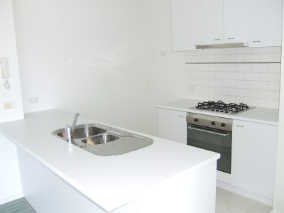 Parkside 10th floor, 28 Bank St: Bright And Cheerful! Picture