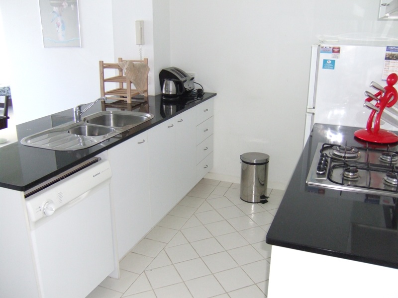 Plaza 10th floor FULLY FURNISHED, 39 Dorcas St: Often Sought, Rarely Found! Picture 3