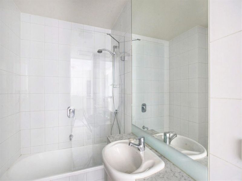 Sentinel 30th floor, 88 Kavanagh St: Move In By 15th Jan And Receive A $100 Myer Gift Card! Picture 3