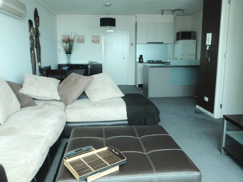Sentinel 31st floor FULLY FURNISHED, 88 Kavanagh St: Stylish Apartment Sure To Impress! Picture 1