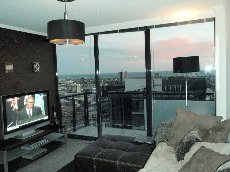 Sentinel 31st floor FULLY FURNISHED, 88 Kavanagh St: Stylish Apartment Sure To Impress! Picture 2