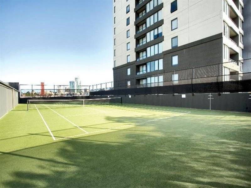 Southbank Condos 4th floor, 88 Southbank Blv: You'll Feel At Home! Picture 1