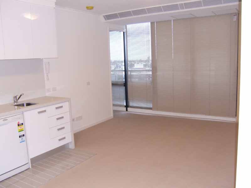 Vue Grande 10th floor, 63 Whiteman St: Well Presented! L/B Picture 2