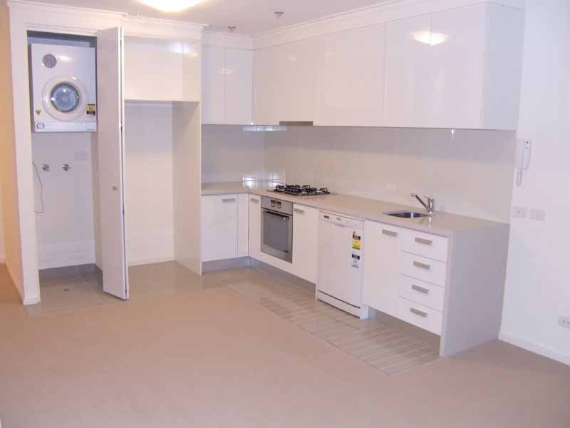 Vue Grande 10th floor, 63 Whiteman St: Well Presented! L/B Picture 1