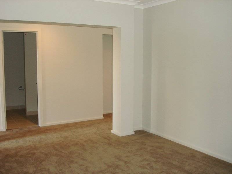 Woodland Waters: Spectacular Family Home! Picture 3