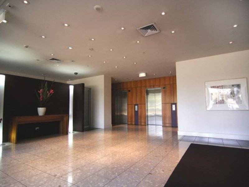 Yarra Crest 9th floor, 99 Whiteman St: Excellent Location! Picture 2