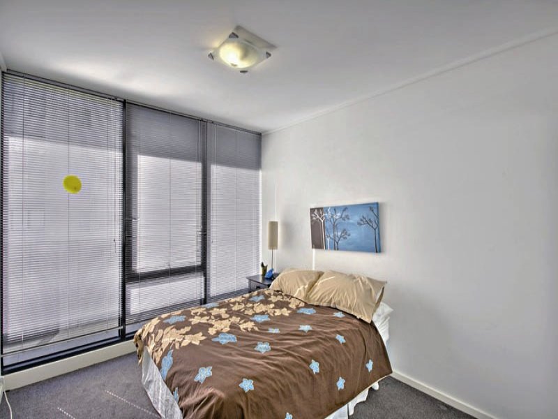 Larger than life! Picture 3