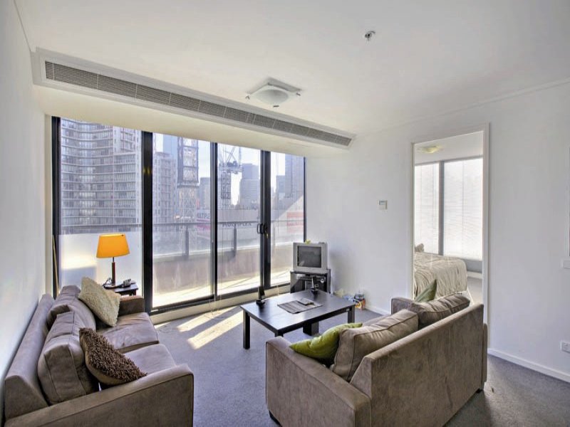 Larger than life! Picture 1