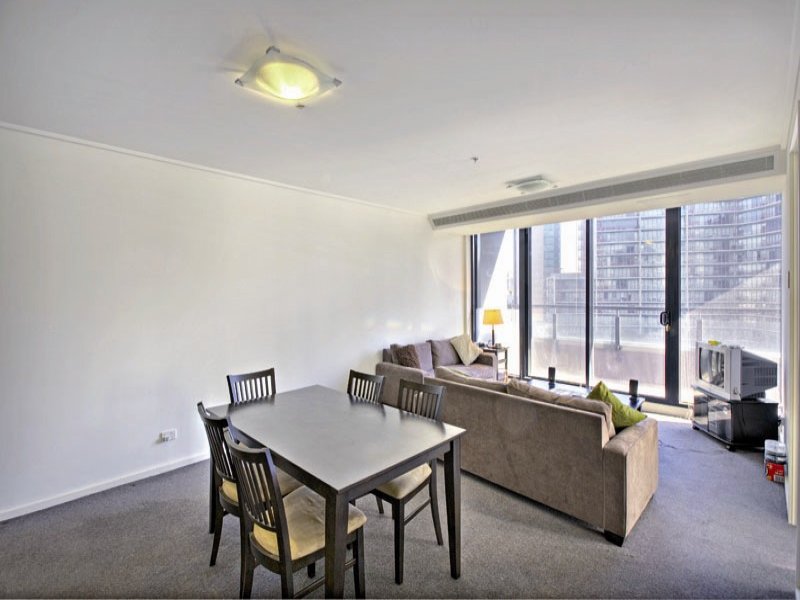 Larger than life! Picture 2