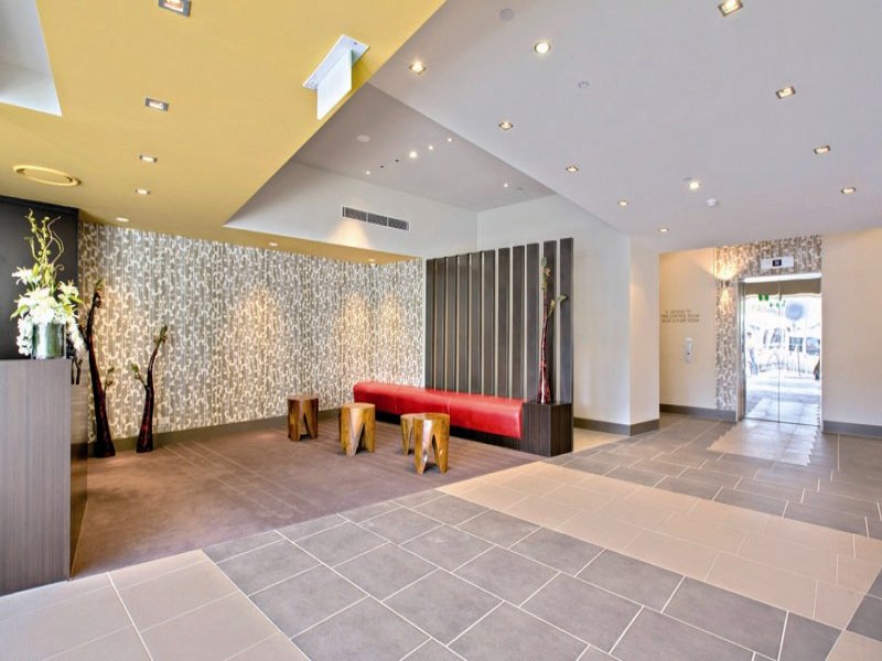 BRAND NEW - Large executive home in heart of Southbank Picture 3