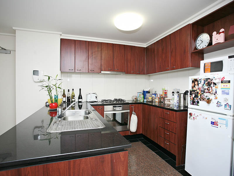 Excellent inner city living Picture 3