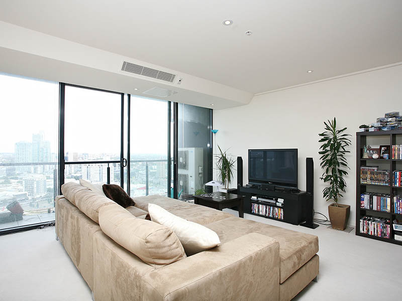 Spacious ‘Home' in the heart of Southbank Picture 2