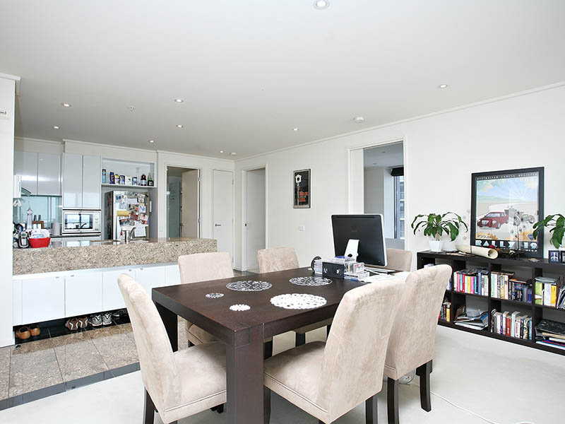 Spacious ‘Home' in the heart of Southbank Picture 3