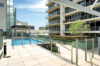 Boulevarde 1st floor, 632 St Kilda Rd: Huge Private Entertainer's Terrace! Picture