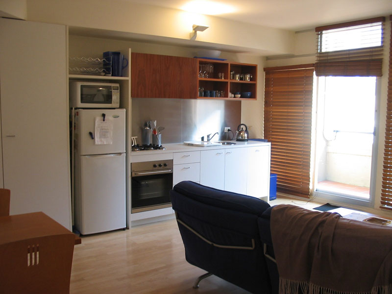 140 Flinders Street, FULLY FURNISHED: You Won't Need Your Car! Picture 1