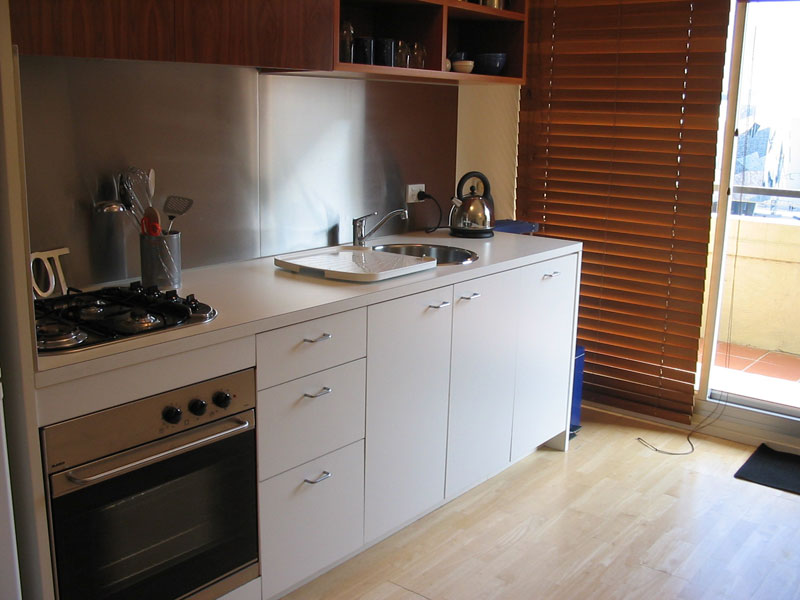 140 Flinders Street, FULLY FURNISHED: You Won't Need Your Car! Picture 2