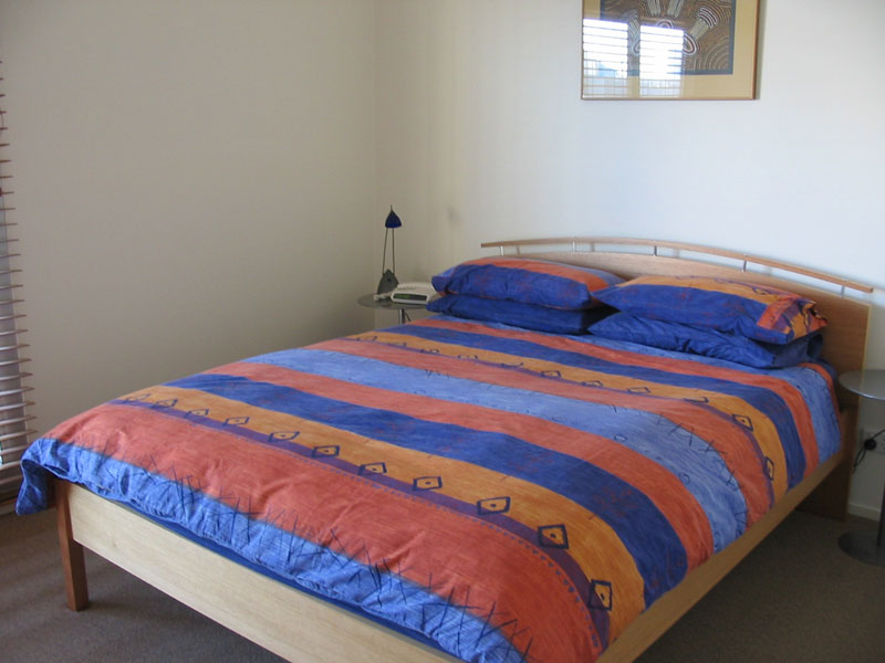 140 Flinders Street, FULLY FURNISHED: You Won't Need Your Car! Picture 3