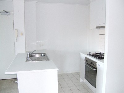 City Condos 4th floor, 416 St Kilda Rd: Stylish and Convenient! Picture