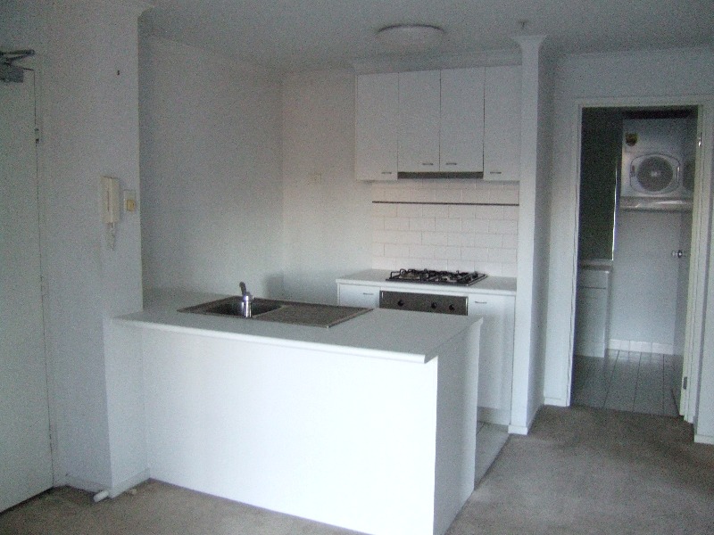 City Condos 4th floor, 416 St Kilda Rd: Stylish and Convenient! Picture 2