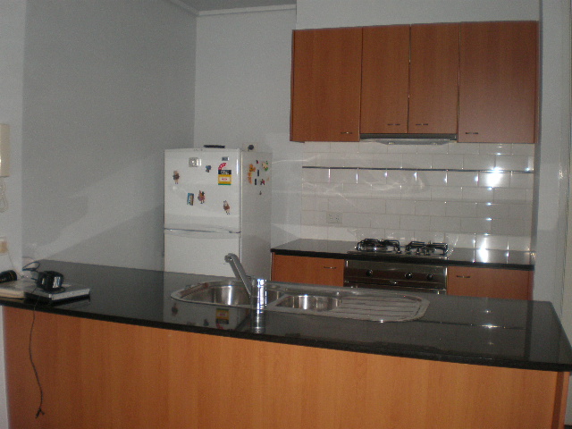 Parkside 11th floor FULLY FURNISHED, 28 Bank St: You'll Say Wow! Picture 2
