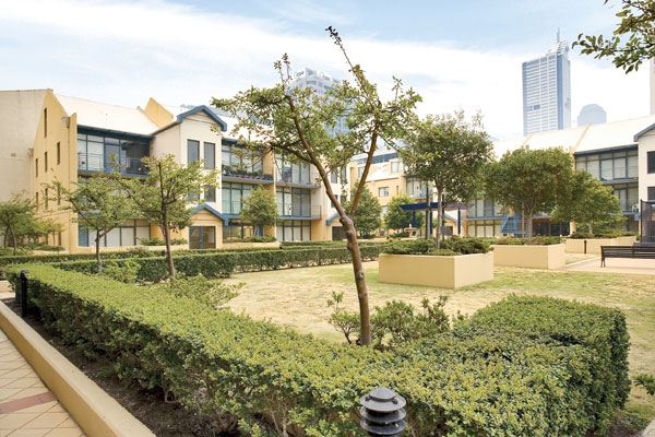 Royal Flagstaff FURNISHED, 33 Jeffcott St: Immaculately Presented! Picture 2