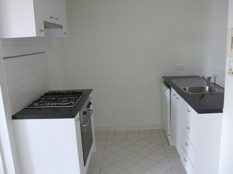 Southbank Condos 11th floor, 88 Southbank Blvd: You've Found It! L/B Picture 2