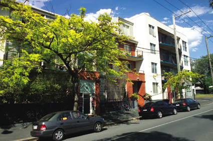 University Place, 20 Courtney St: Close To Everything You Need! Picture 1