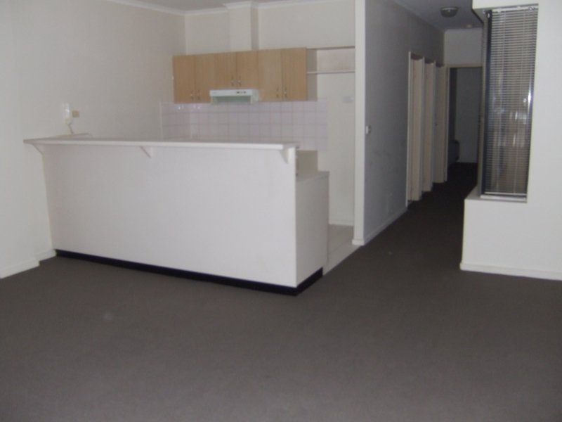 165 La Trobe Street, Ground Floor: Superb City Living! Picture 2