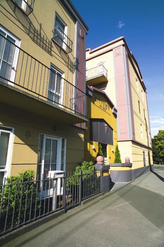 City View Gardens, 96 Dodds St: Spacious Apartment In Excellent Location! Picture 3