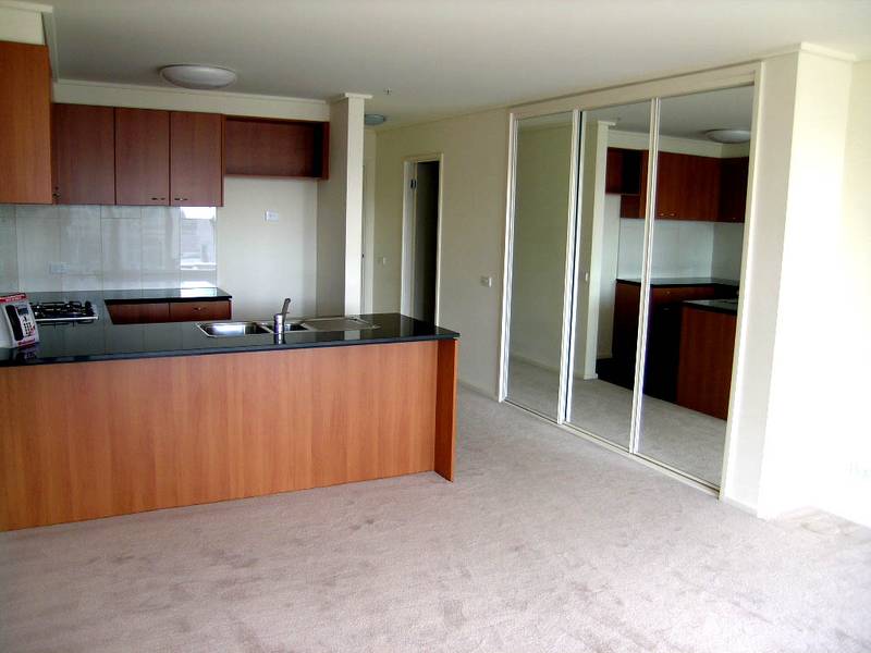 Summit 15th floor, 163 City Rd: Spacious Inner City Living! Picture 3