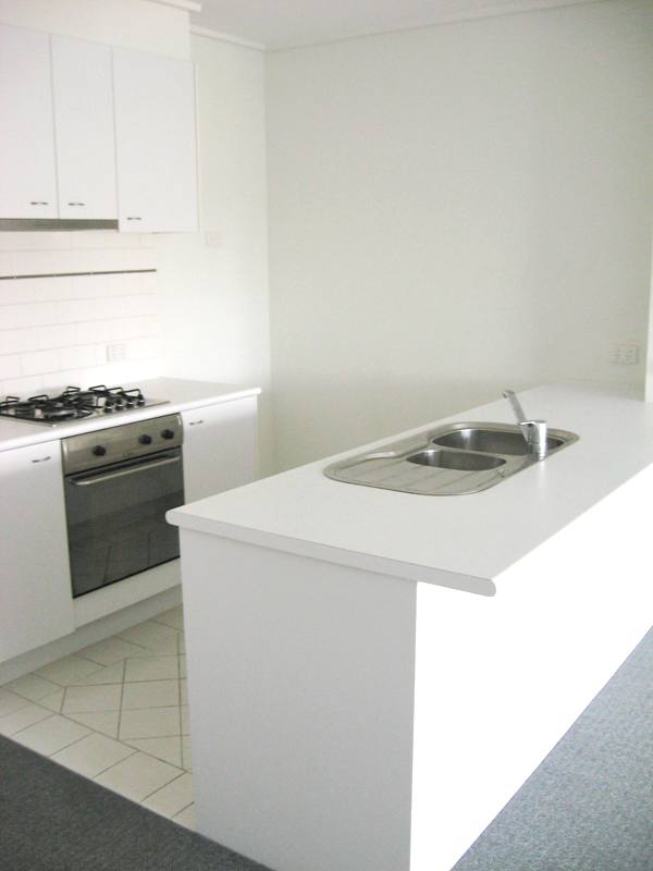 Parkside 7th floor, 28 Bank St: Your Spacious New Home! L/B Picture 3