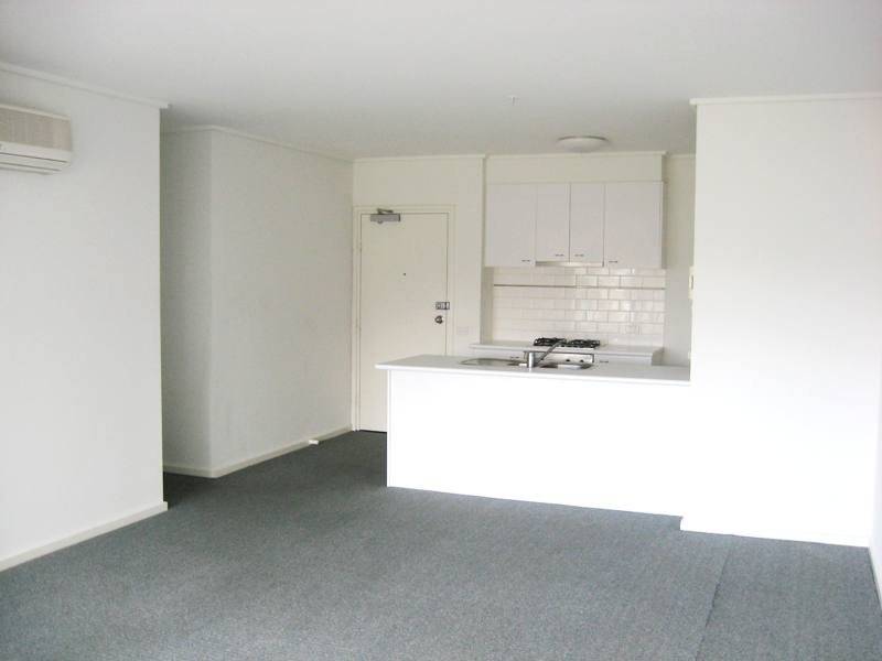 Parkside 7th floor, 28 Bank St: Your Spacious New Home! L/B Picture 1