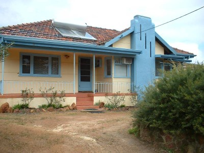 CUTE CHARACTER COTTAGE WITH LOVELY OUTDOOR ENTERTAINING Picture CUTE CHARACTER COTTAGE WITH LOVELY OUTDOOR ENTERTAINING Picture