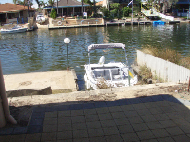 CANAL HOME NEEDS SOME T.L.C. Picture 3