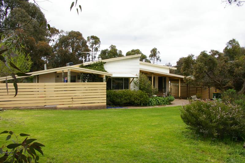 CHARACTER HOME ON FANTASTIC DUAL ACCESS BLOCK Picture 1