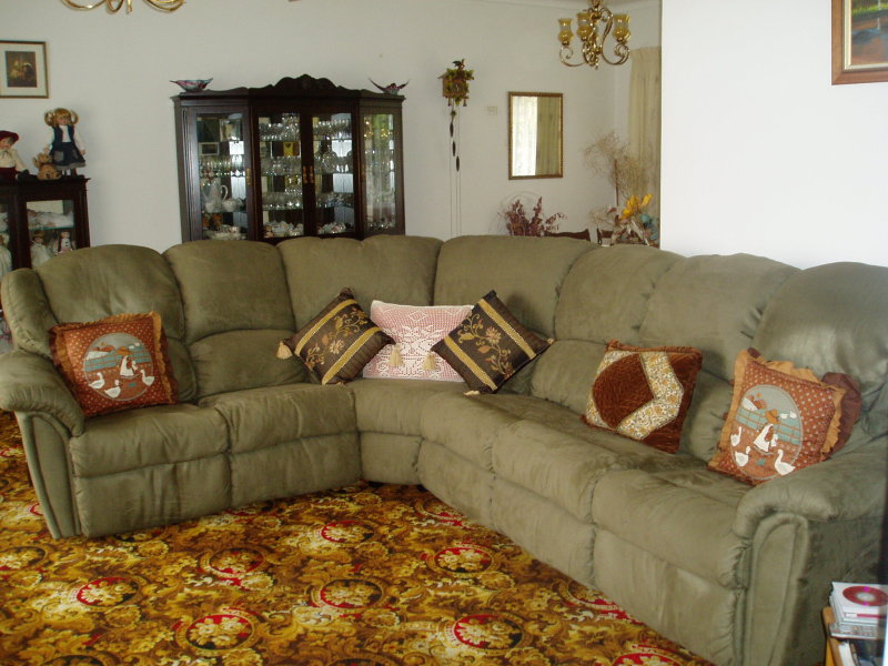 CHARMING HOME WITH POTENTIAL TO SUB DIVIDE Picture 2