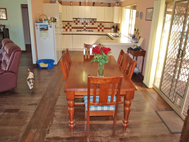 COUNTRY LIVING AT ITS BEST Picture 2