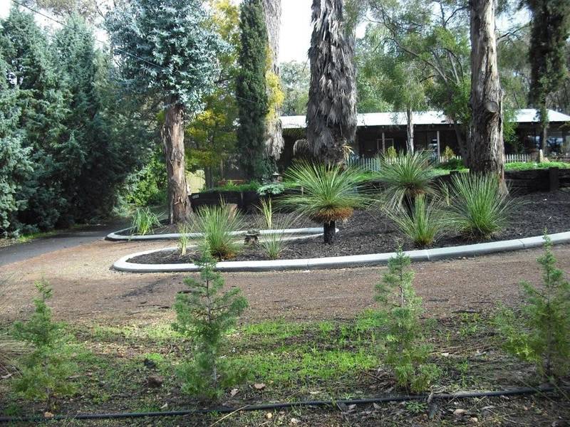 COUNTRY LIVING AT ITS BEST Picture 1