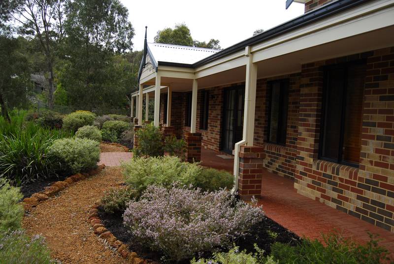 EXECUTIVE HOME ON PRIVATE1/2 ACRE BLOCK WITH TRANQUIL TREED OUTLOOK Picture 1