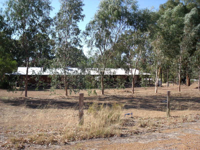 HOME WITH GRANNY FLAT Picture 1