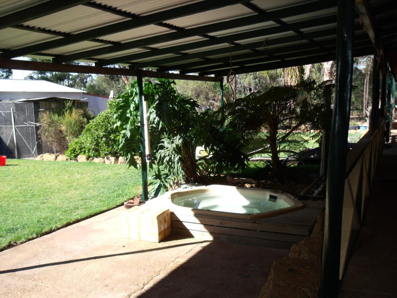 HOME WITH GRANNY FLAT Picture 2