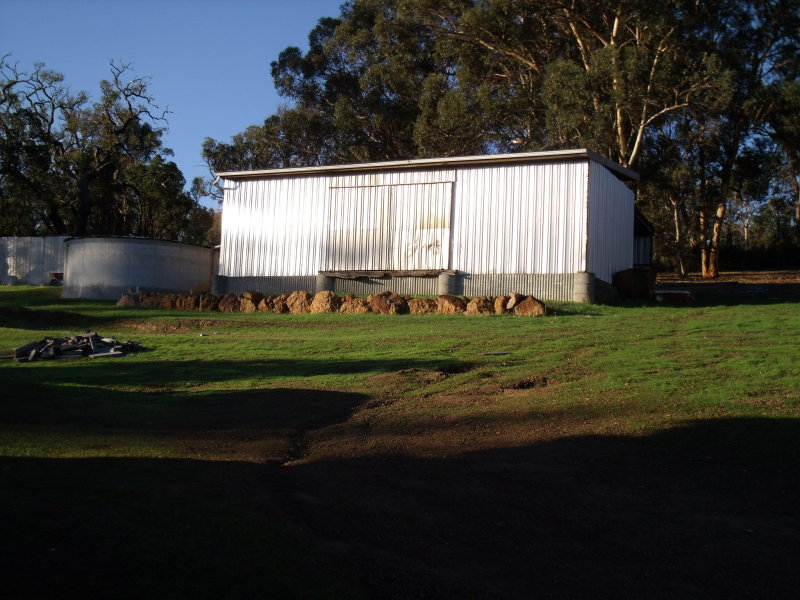 IDEALIC LIFESTYLE BLOCK WITH COTTAGE Picture 3